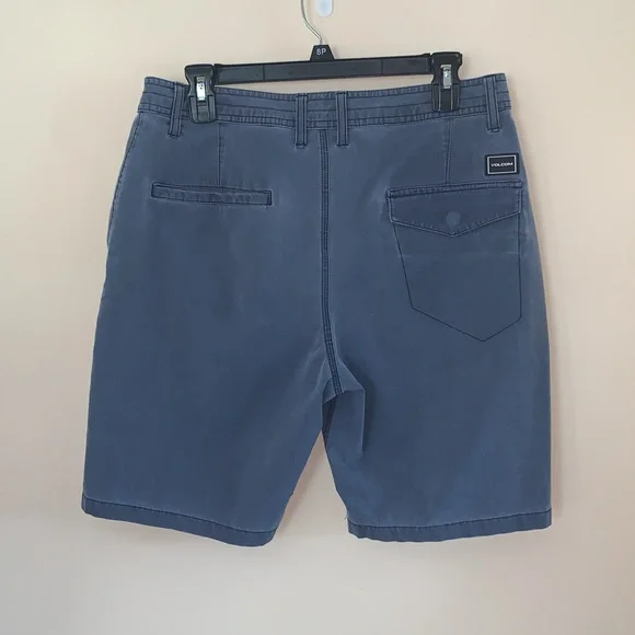 Volcom 32 Blue Gray Flat Front Surf & Turf 4 way stretch shorts - Picture 3 of 10